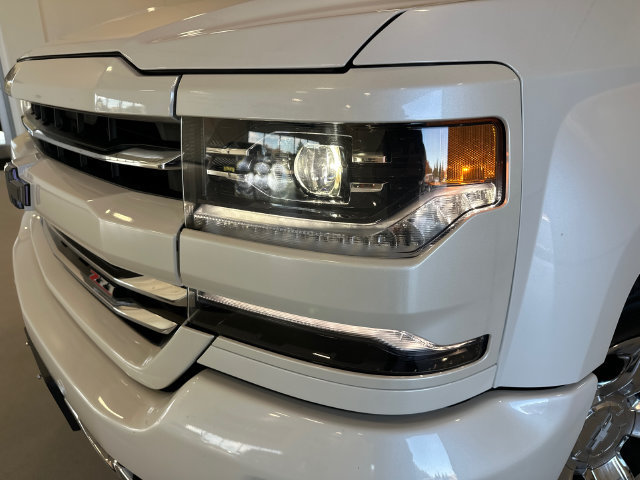 Used 2018 Chevrolet Silverado 1500 LTZ Z71 w/ LTZ Plus Package AWD/4WD image 9