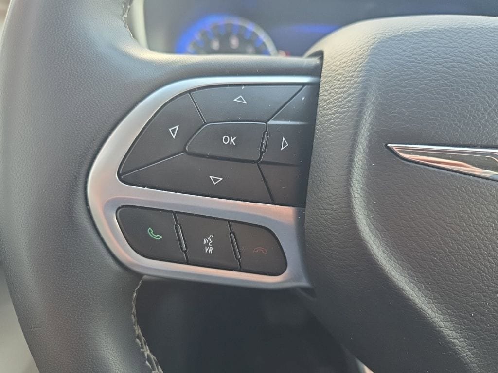 Used 2024 Chrysler Pacifica Touring-L image 20