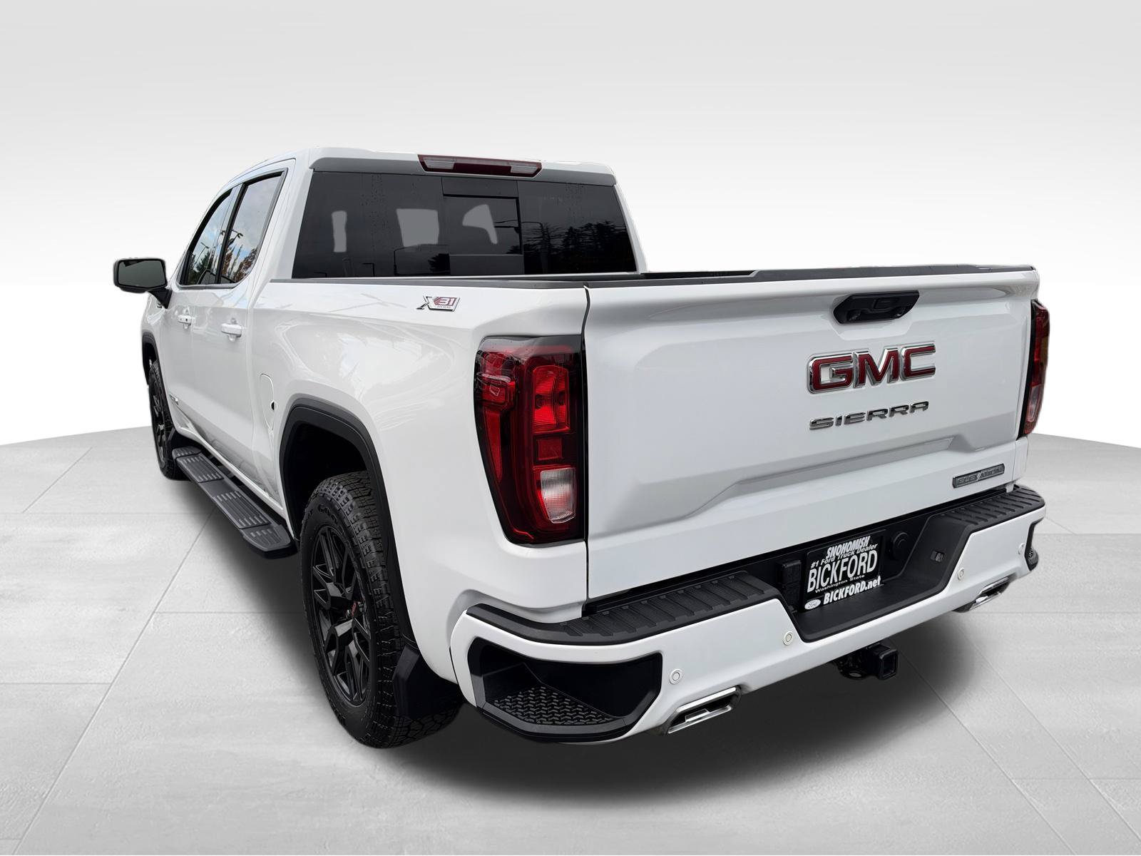 Used 2024 GMC Sierra 1500 Elevation w/ Elevation Premium Package AWD/4WD image 8