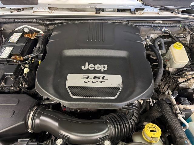 Used 2013 Jeep Wrangler Unlimited Rubicon w/ Connectivity Group image 37