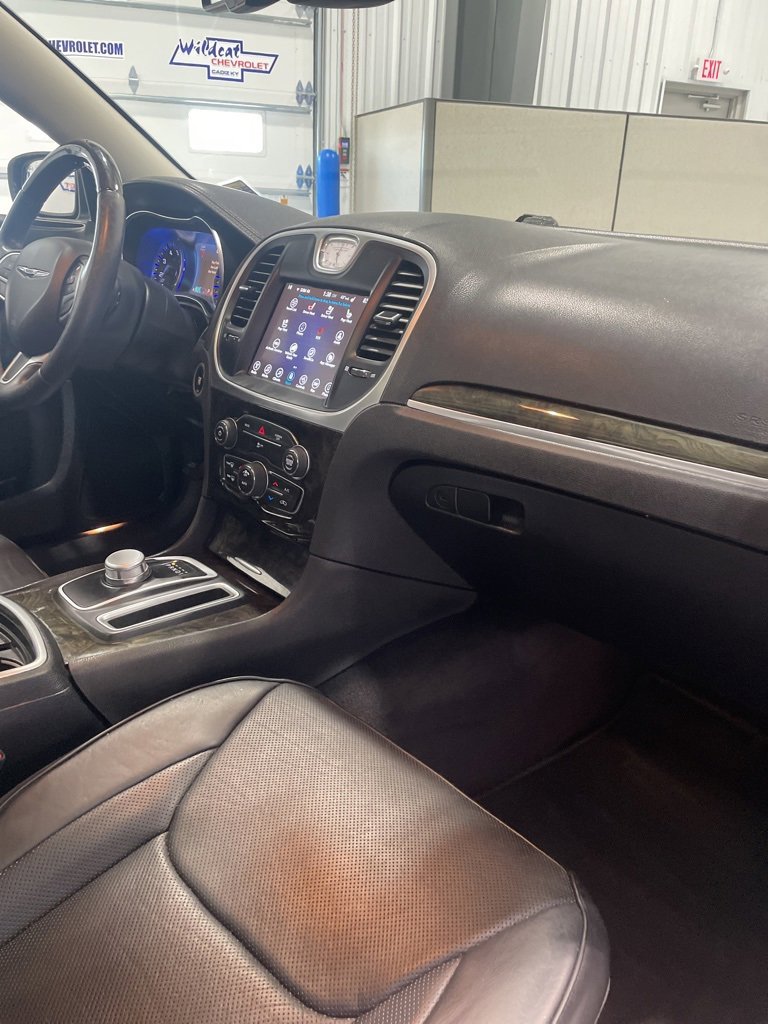 Used 2017 Chrysler 300 C image 47