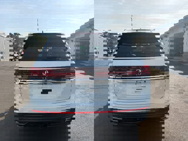 Used 2025 Volkswagen Atlas SE image 13