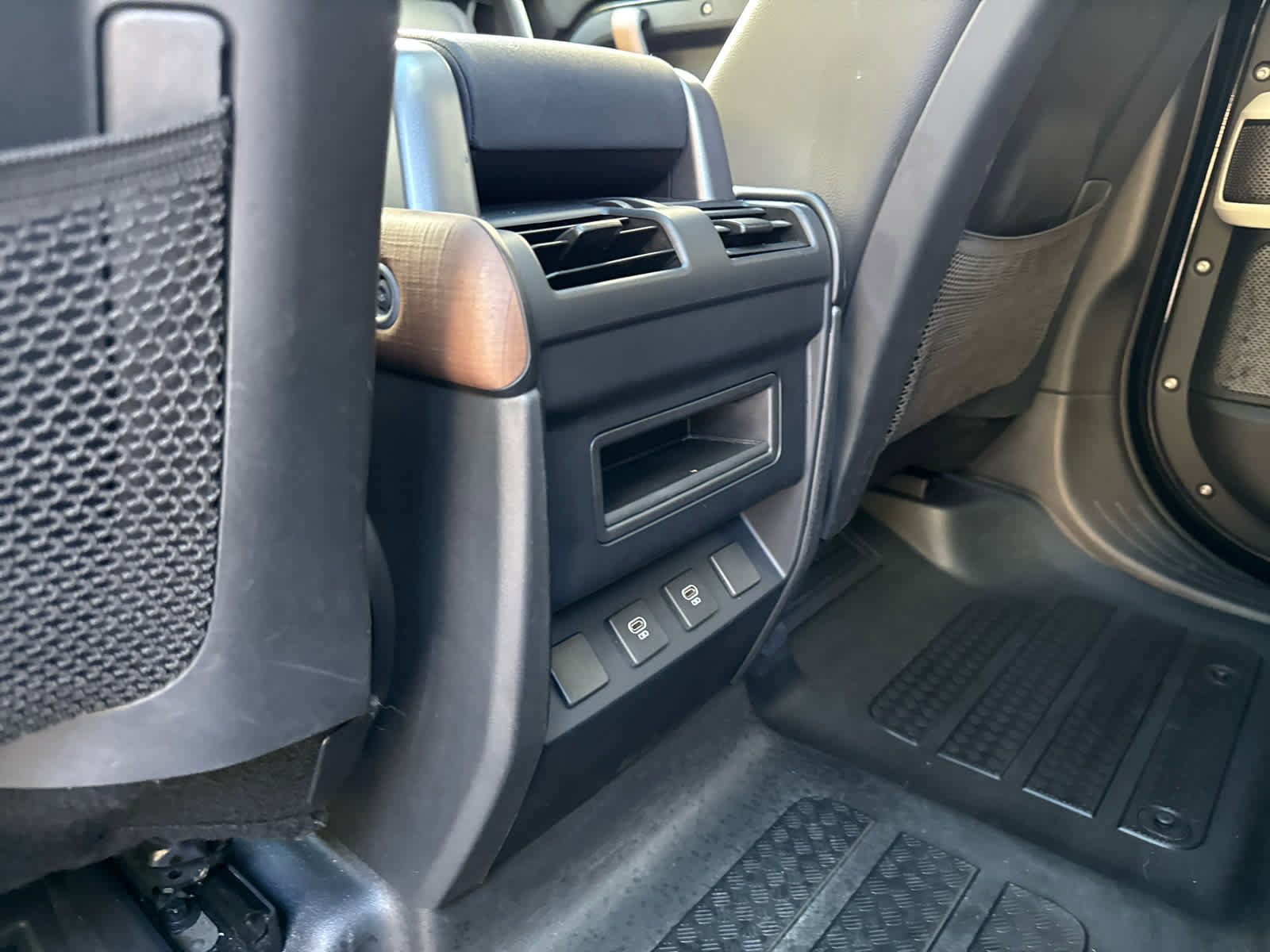 Certified 2023 Land Rover Defender 110 X-Dynamic SE image 16