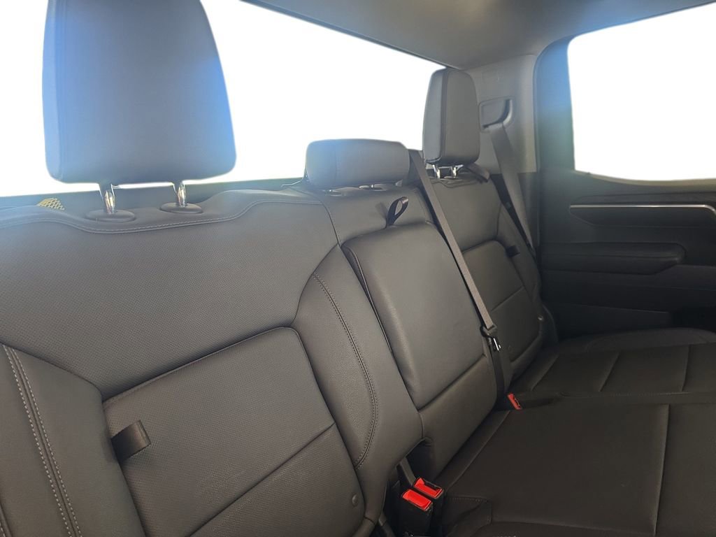 Used 2025 GMC Sierra 1500 SLT AWD/4WD image 18