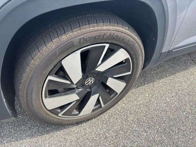 Used 2024 Volkswagen Atlas Cross Sport SE image 22