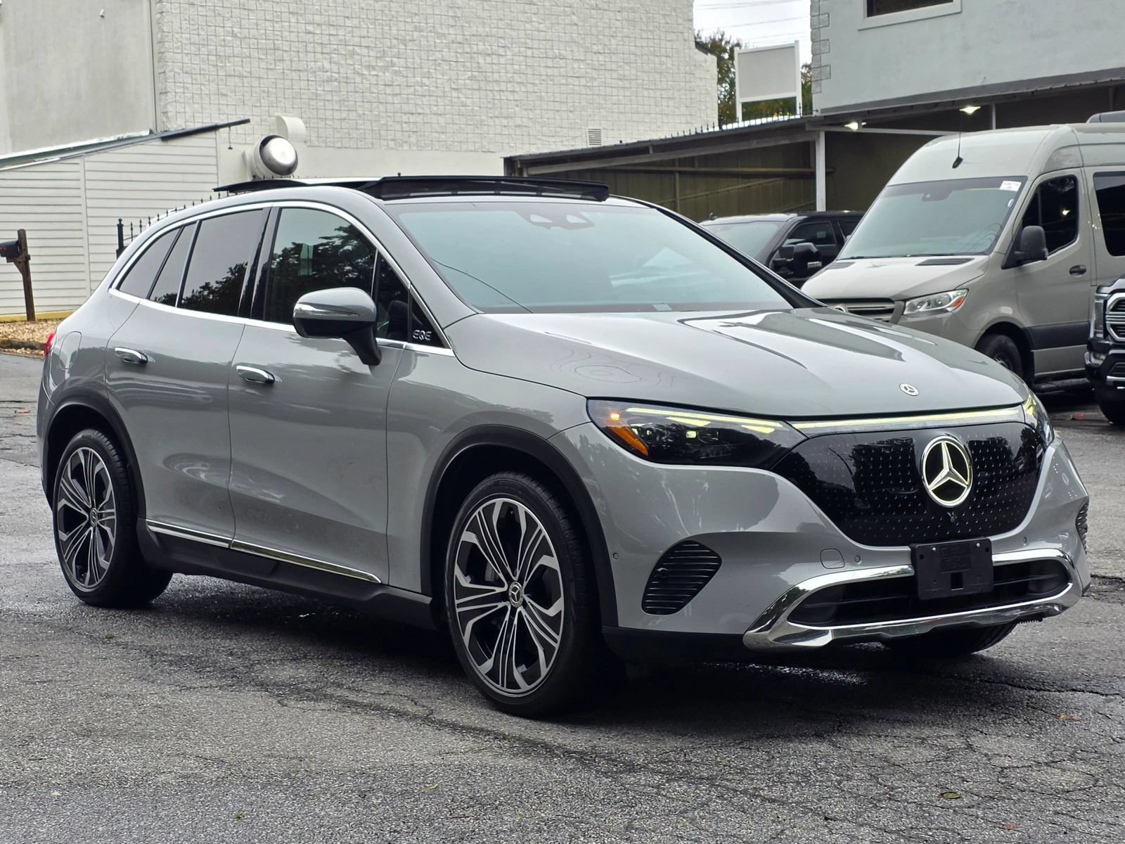 Used 2023 Mercedes-Benz EQE 350+ 4MATIC SUV w/ Exclusive Trim Package image 9