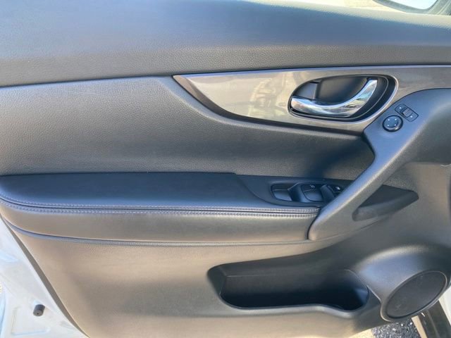 Used 2020 Nissan Rogue SV image 15