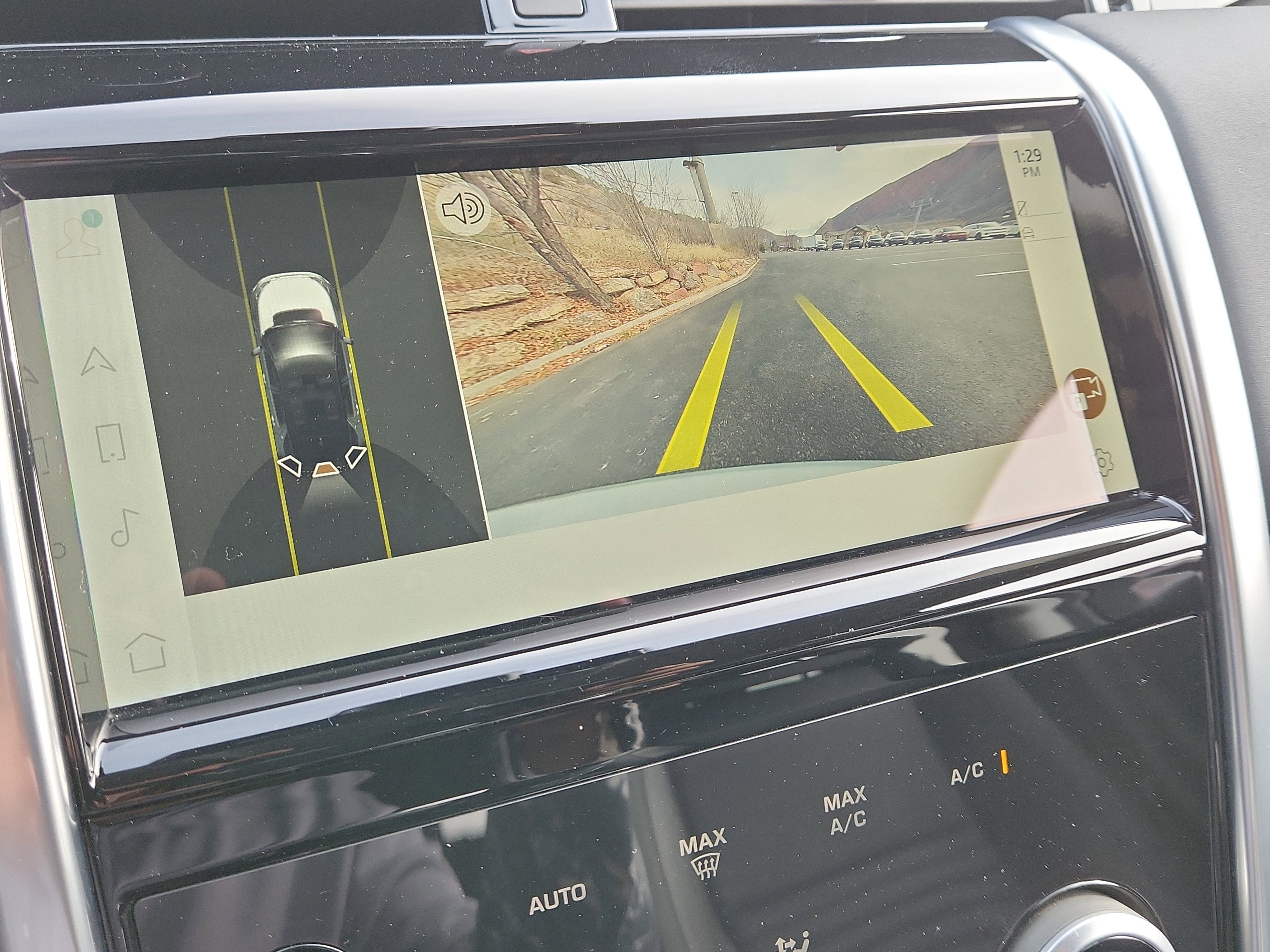 Used 2023 Land Rover Discovery Sport SE image 30