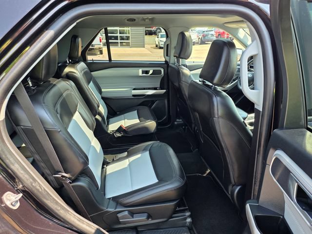 Used 2022 Ford Explorer XLT w/ Equipment Group 202A AWD/4WD image 12