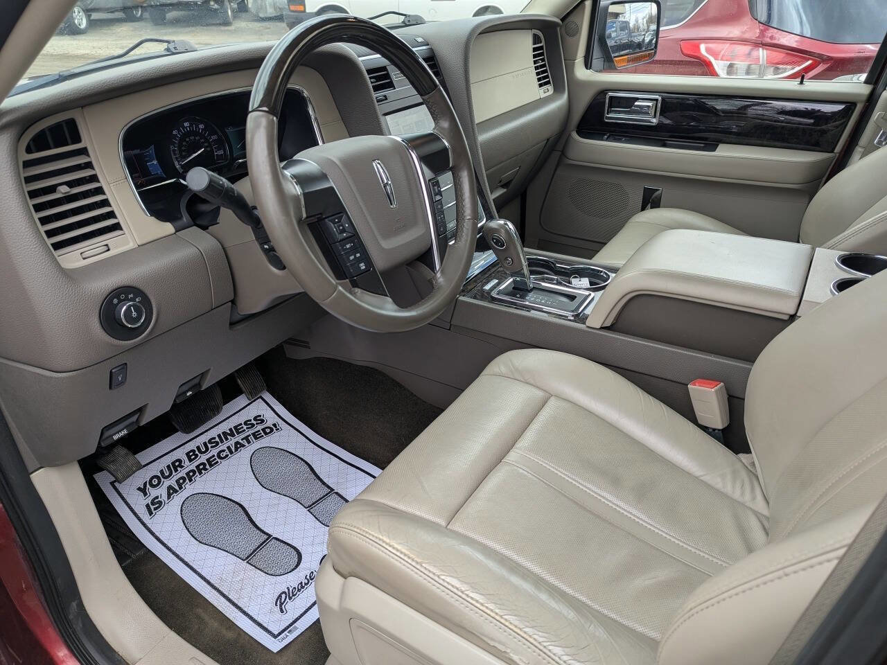 Used 2016 Lincoln Navigator Select image 13