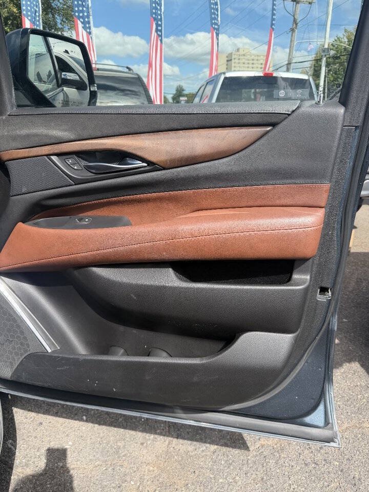 Used 2019 Cadillac Escalade Luxury AWD/4WD image 5