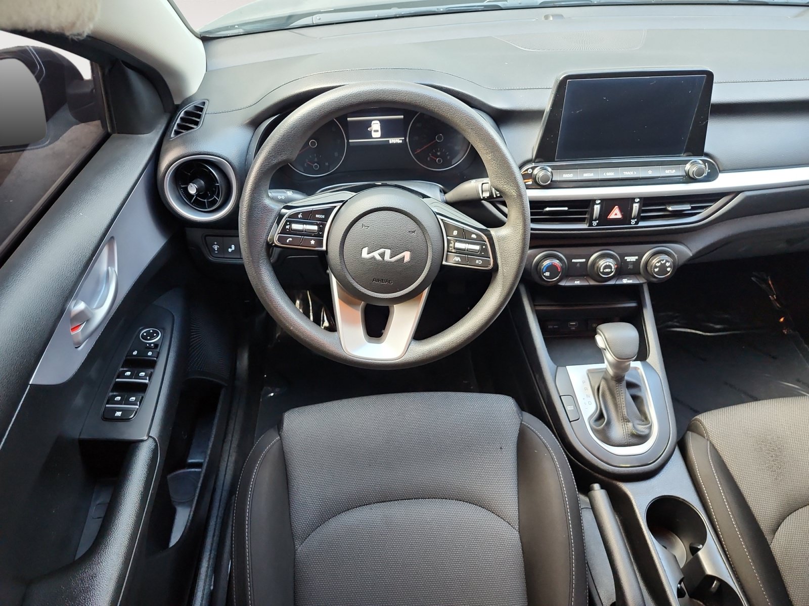 Used 2024 Kia Forte LXS w/ LXS Technology Package FWD image 10
