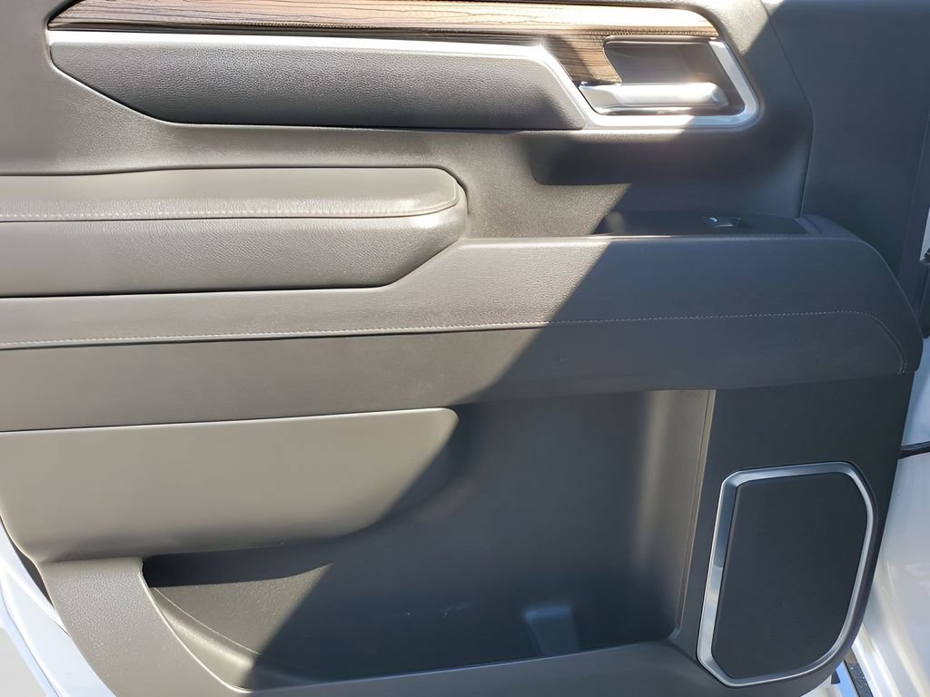 Used 2025 Chevrolet Silverado 2500 LT w/ Convenience Package image 43