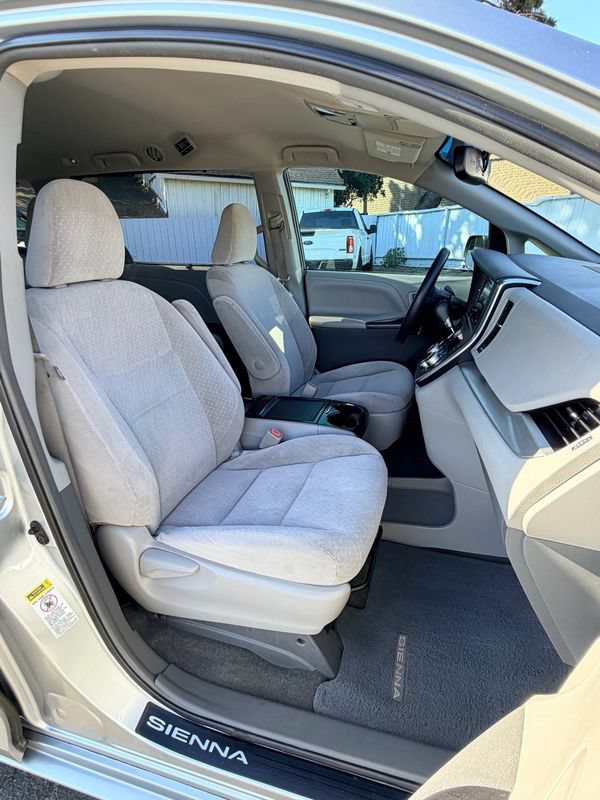 Used 2017 Toyota Sienna LE FWD image 11