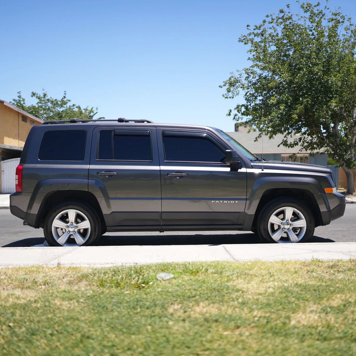 Used 2017 Jeep Patriot Latitude AWD/4WD image 14