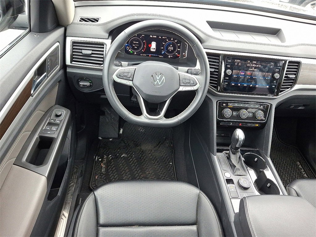 Used 2022 Volkswagen Atlas SE image 2