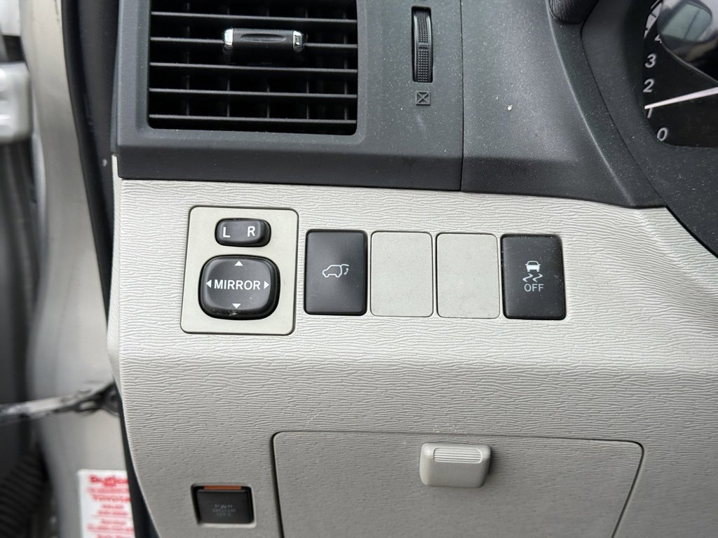 Used 2010 Toyota Venza image 17