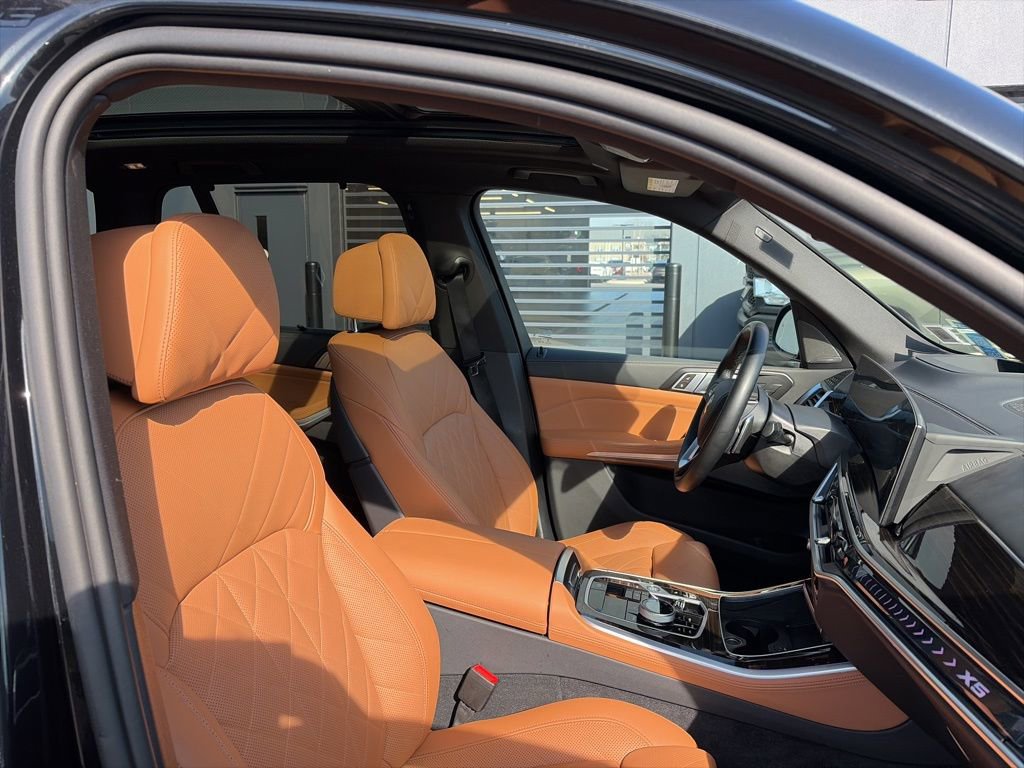 Used 2024 BMW X5 xDrive40i w/ Executive Package image 9