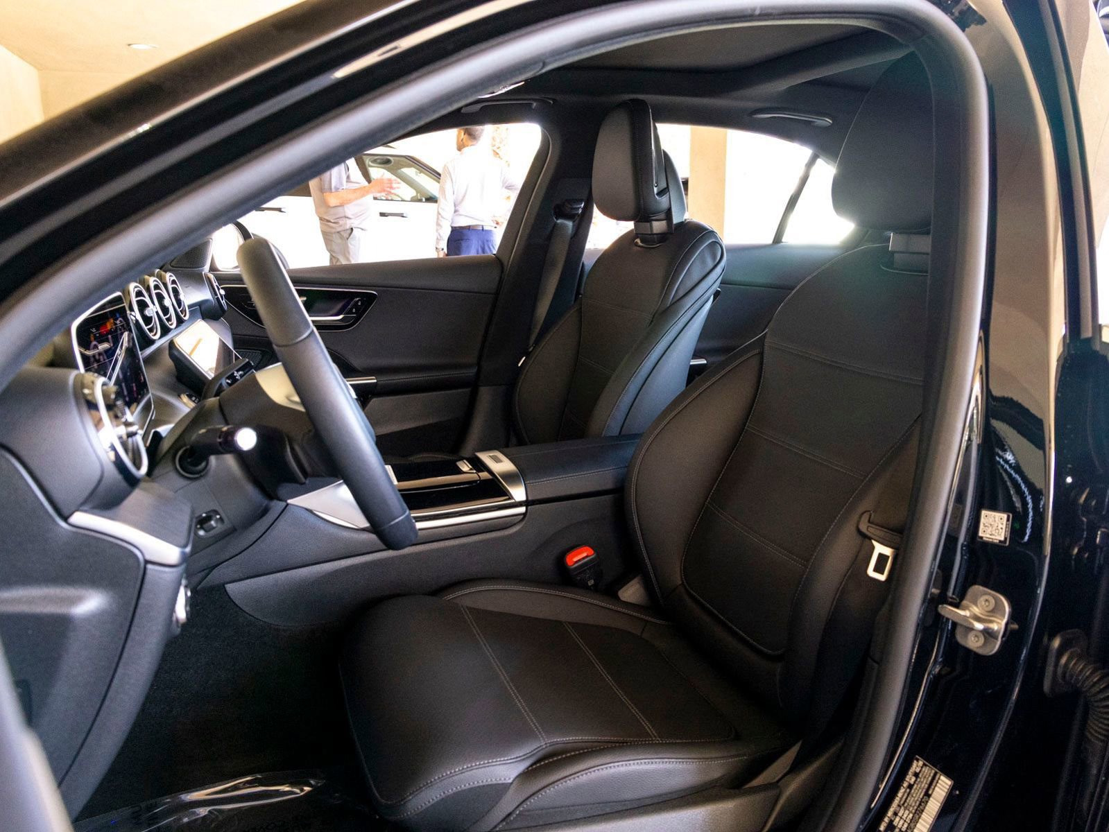 Used 2025 Mercedes-Benz C 300 Sedan image 13