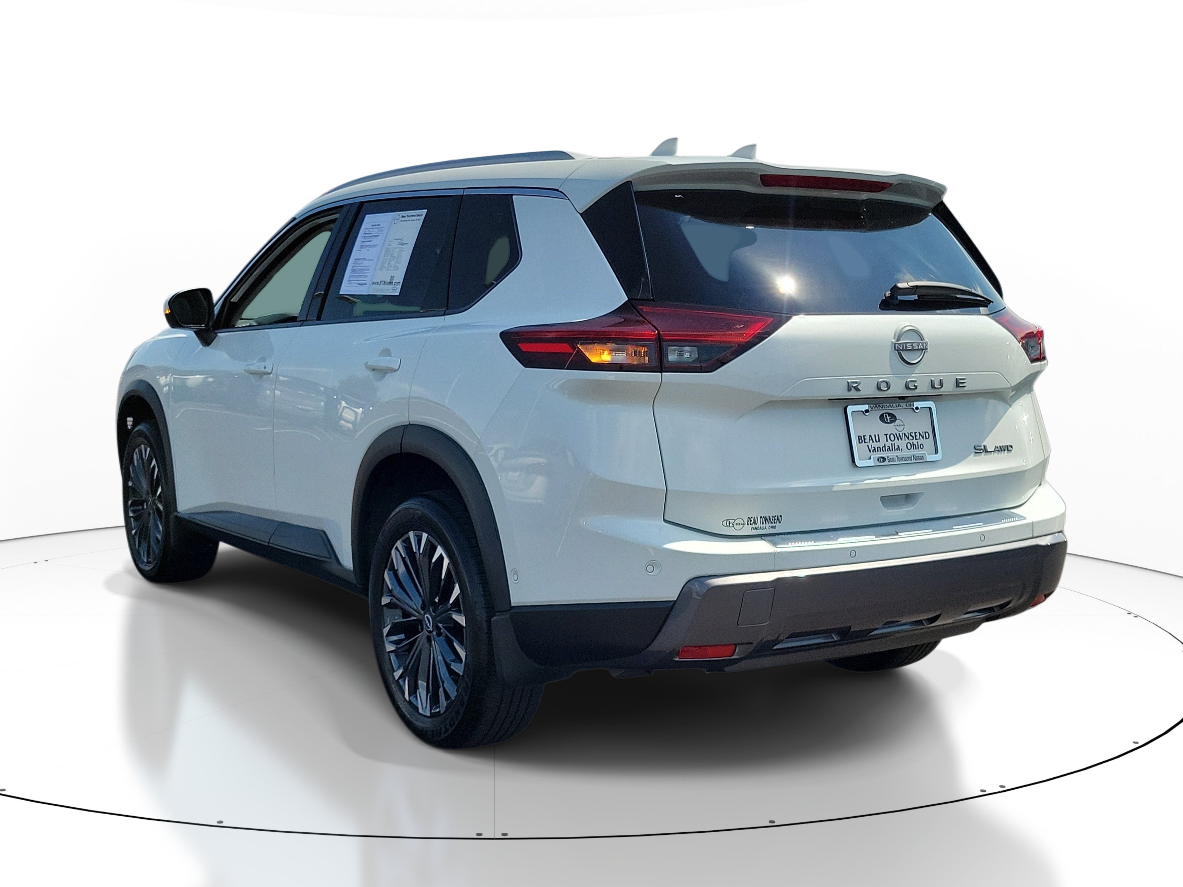 Certified 2025 Nissan Rogue SL w/ Tech Package AWD/4WD image 3
