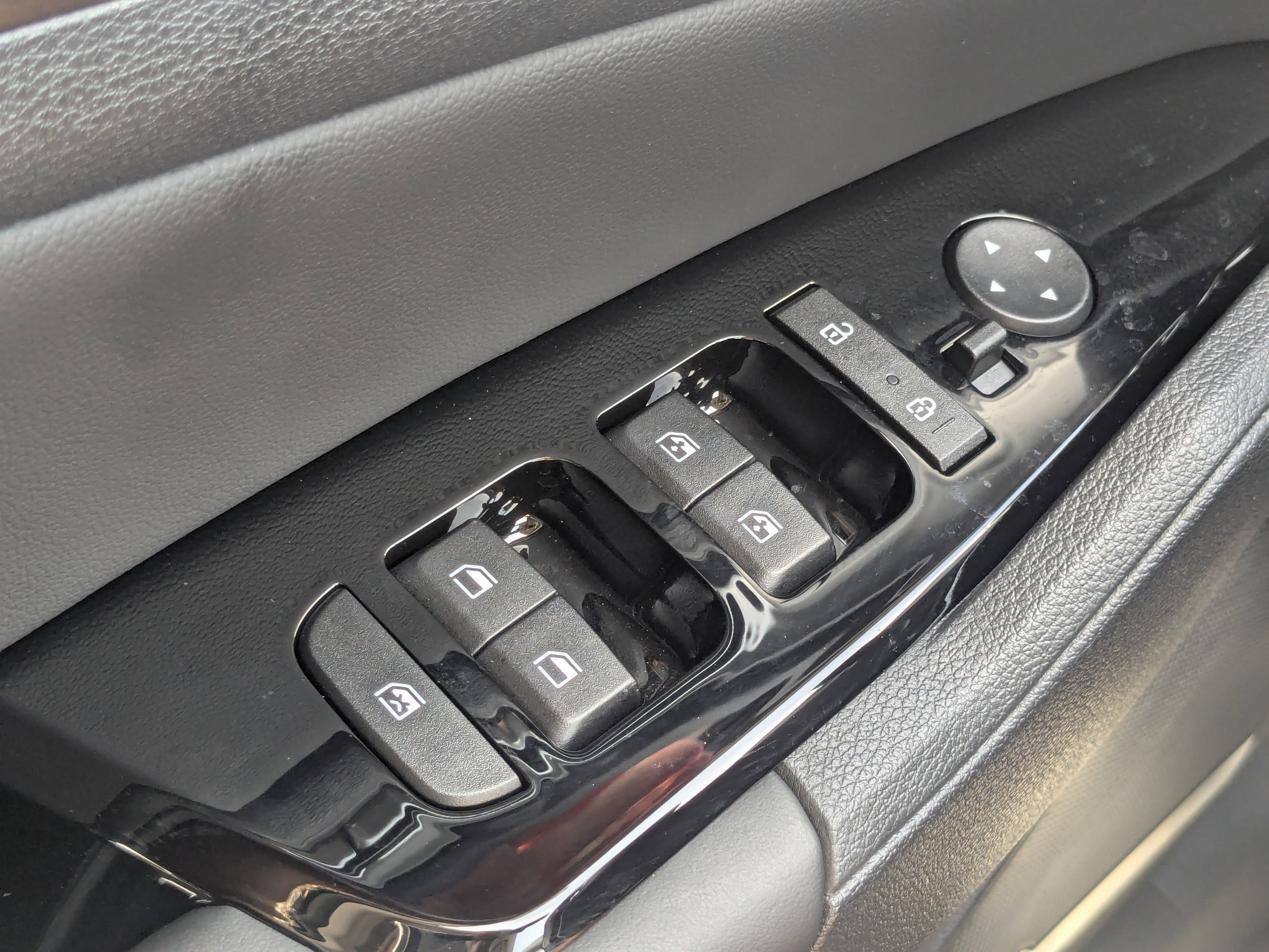 Certified 2025 Kia Sportage EX image 30