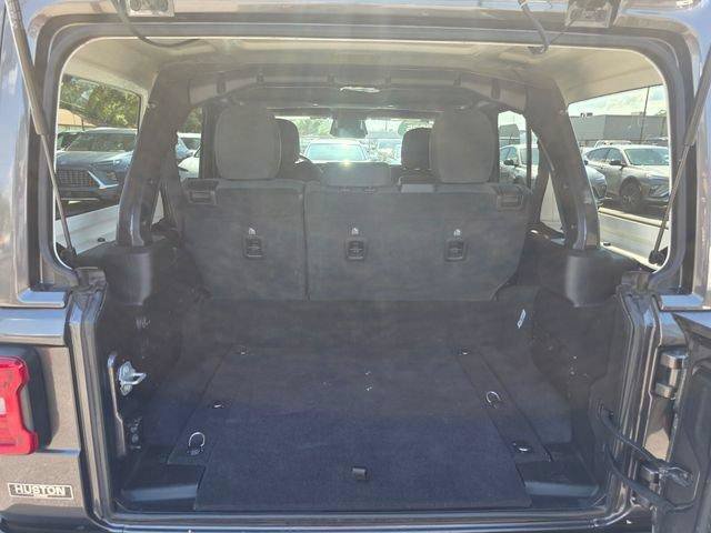 Used 2025 Jeep Wrangler Unlimited Sahara AWD/4WD image 16