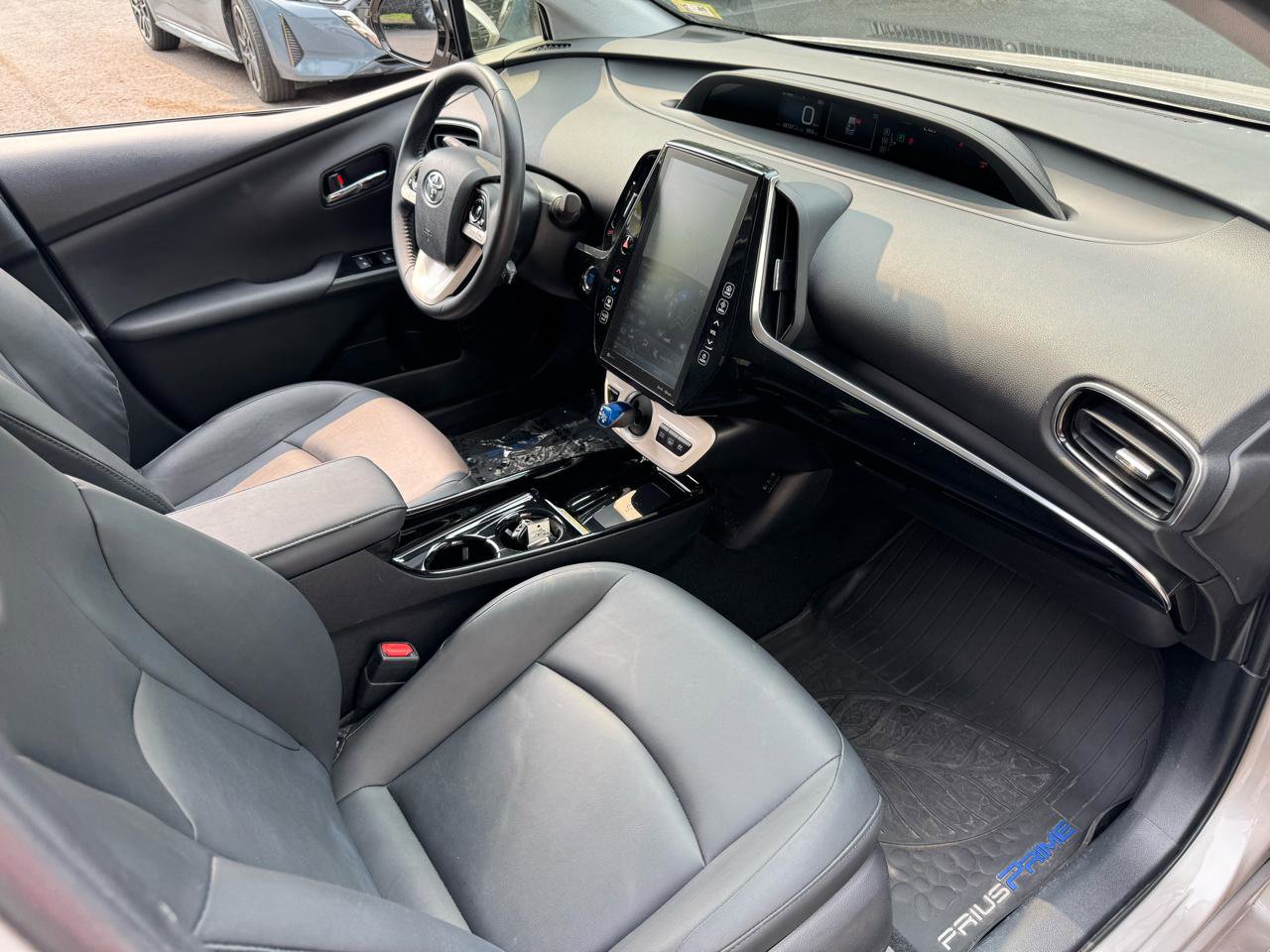 Used 2018 Toyota Prius Prime Premium FWD image 15