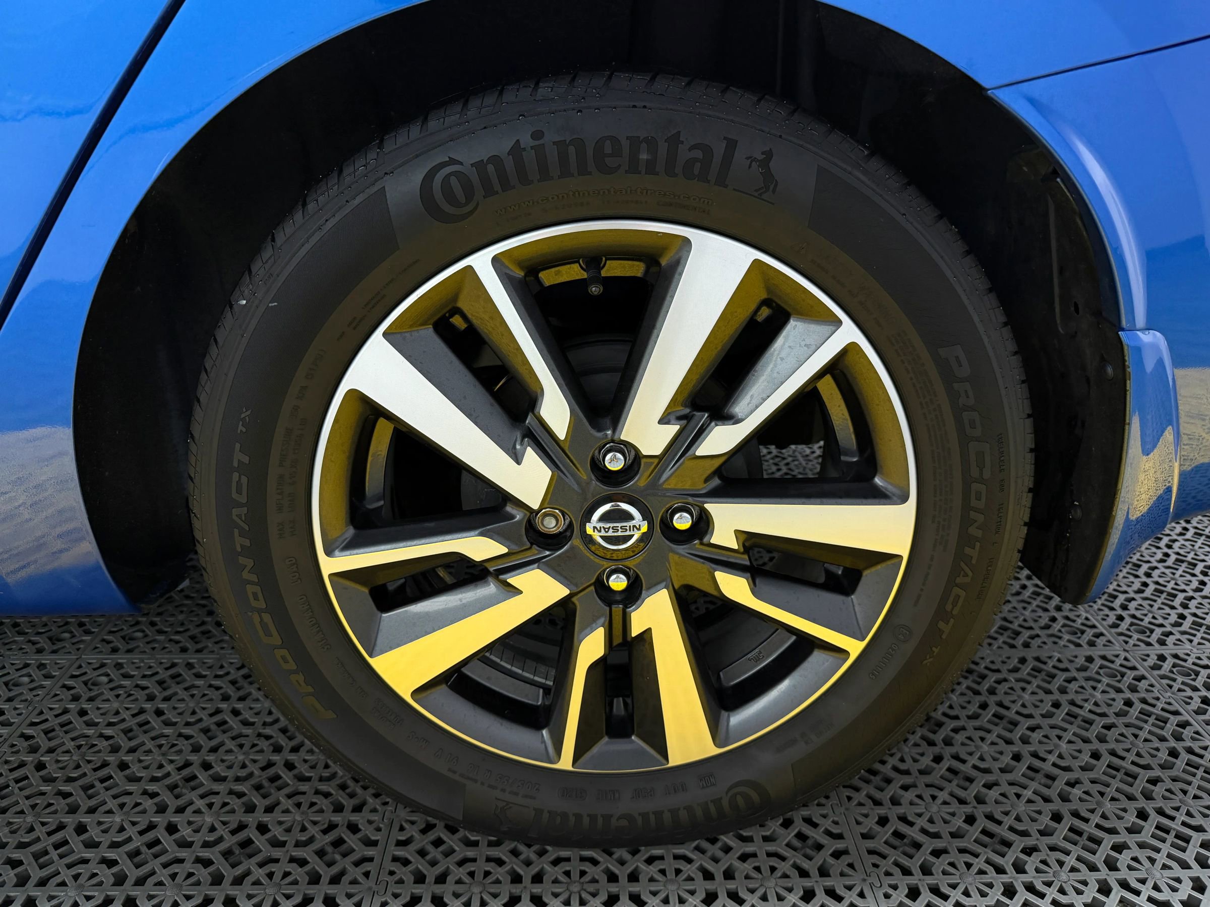 Used 2020 Nissan Versa SV image 42