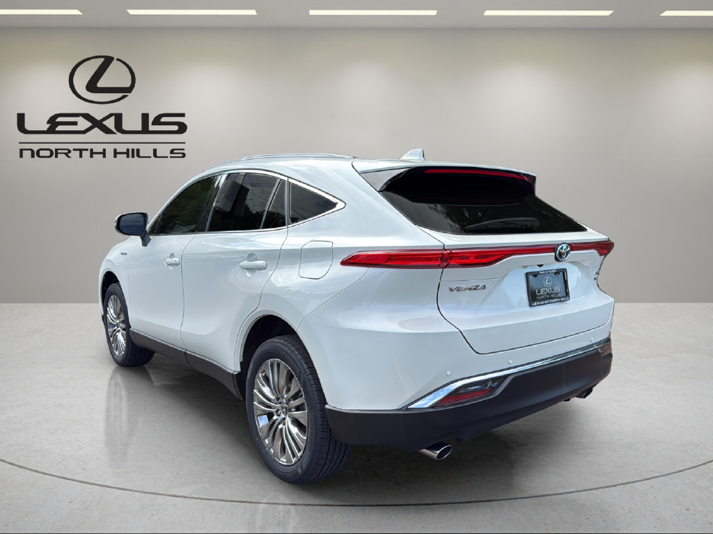 Used 2021 Toyota Venza Limited w/ Carpet Mat Package (TMS) AWD/4WD image 7