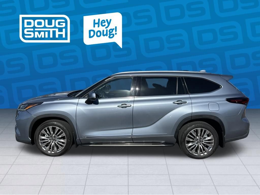 Used 2024 Toyota Highlander Platinum AWD/4WD image 2