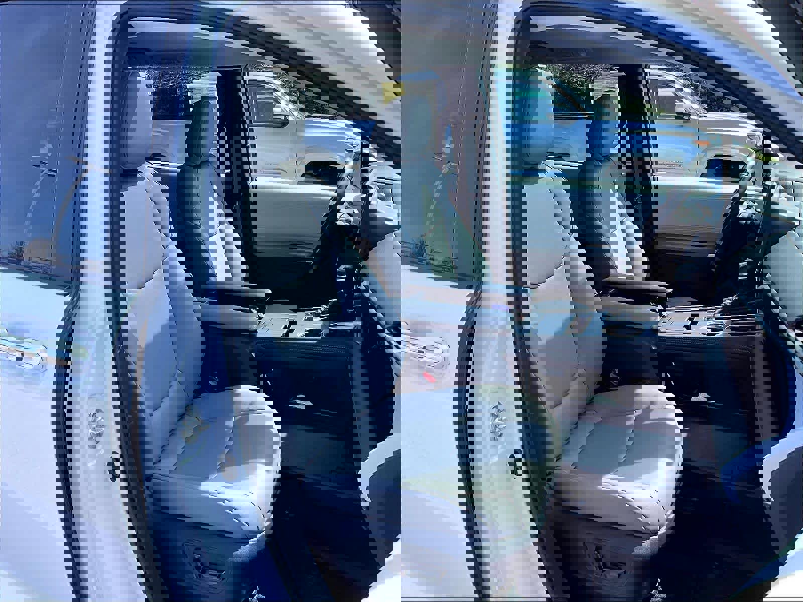 Used 2025 Toyota Sienna XLE w/ XLE Plus Package image 11