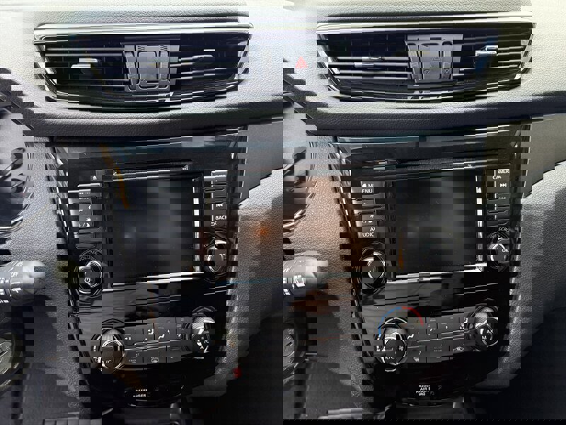 Used 2019 Nissan Rogue Sport S image 16