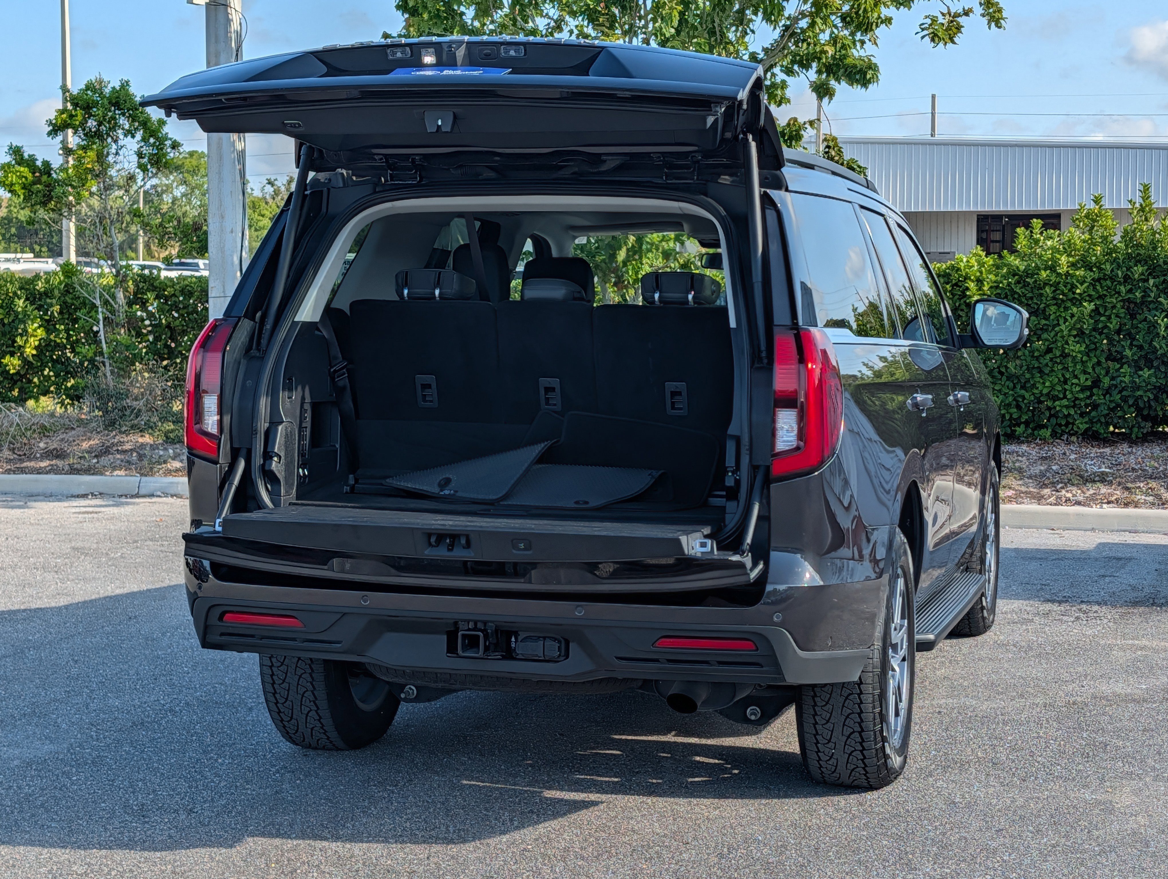 Certified 2025 Ford Expedition Active AWD/4WD image 16