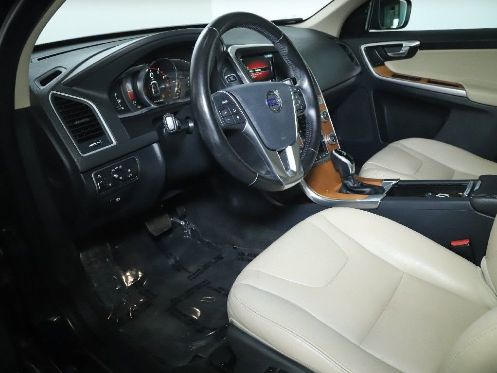 Used 2017 Volvo XC60 T6 Inscription w/ Climate Package image 18