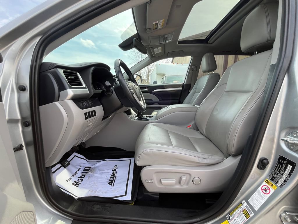 Used 2019 Toyota Highlander XLE image 10