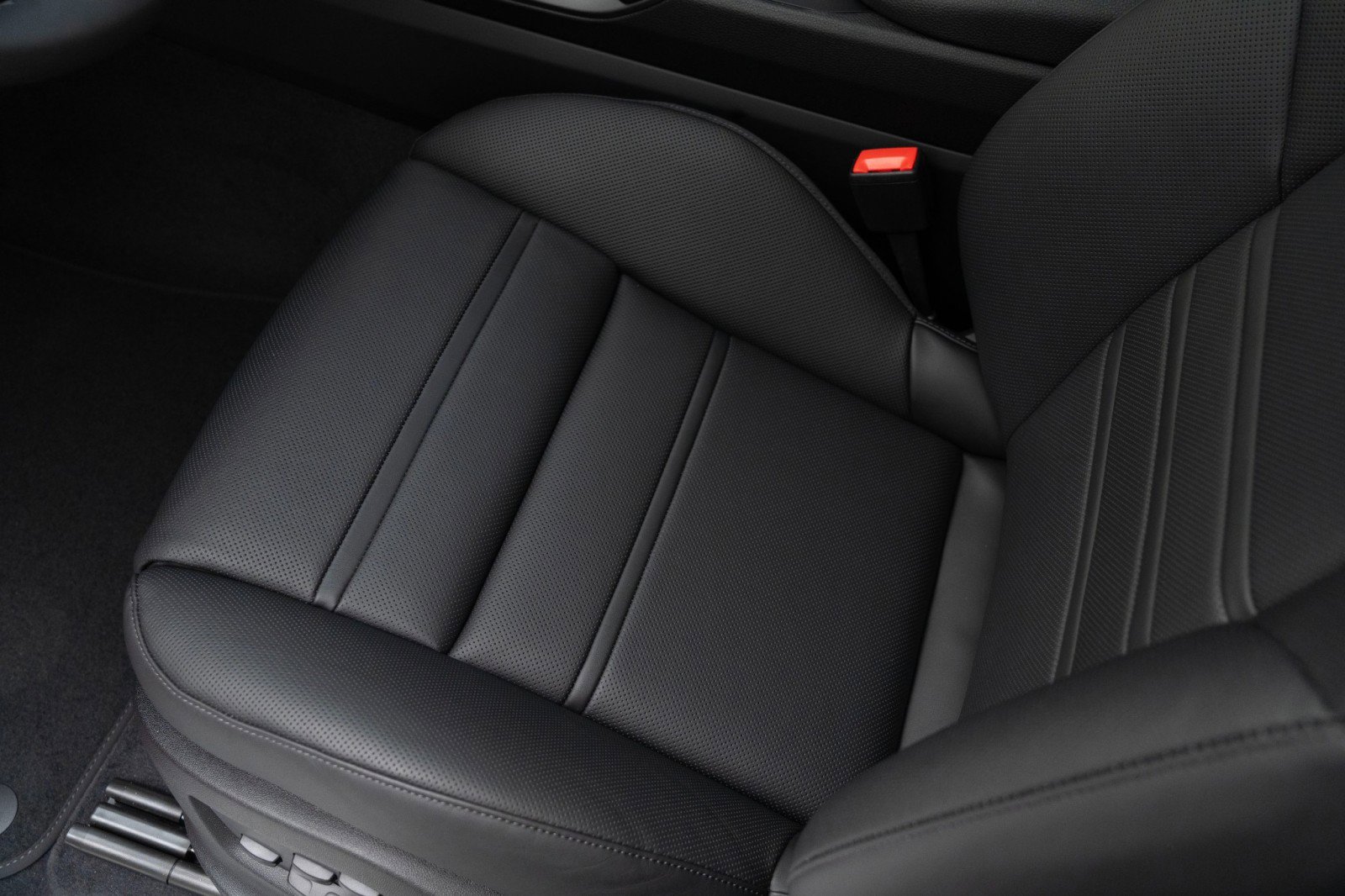 New 2026 Porsche Cayenne Coupe image 16
