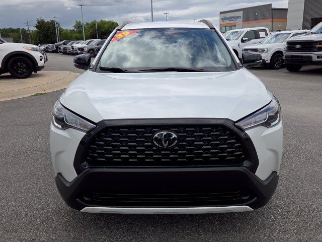 Used 2025 Toyota Corolla Cross LE FWD image 2