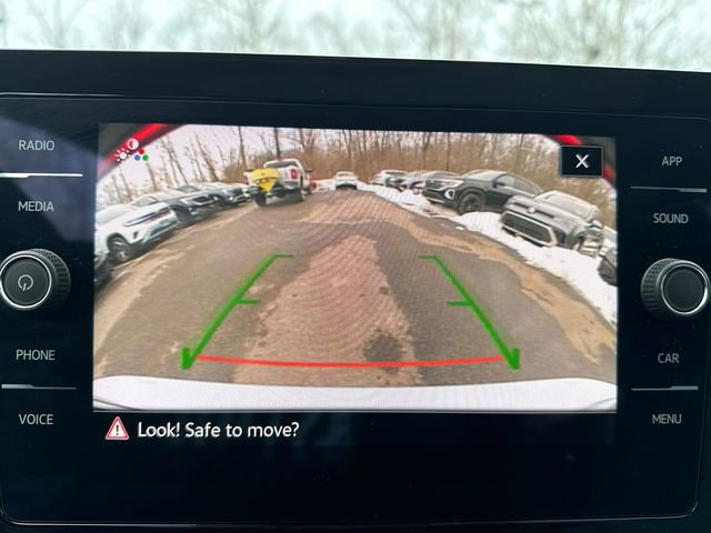 Certified 2025 Volkswagen Jetta SE w/ Sunroof Package image 19