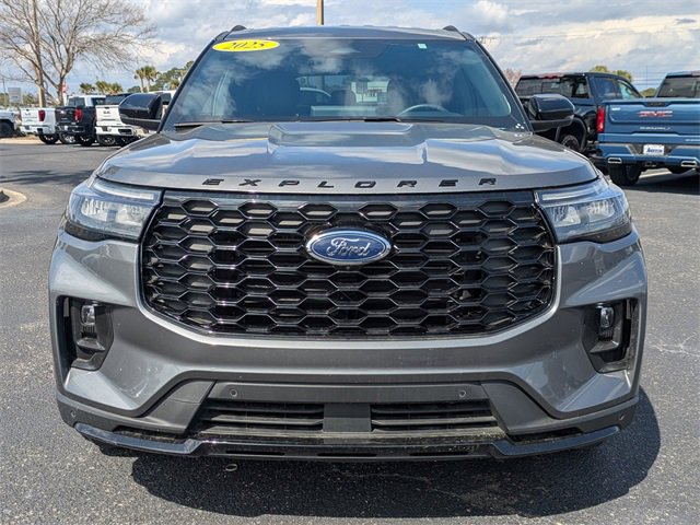 Used 2025 Ford Explorer ST-Line w/ ST-Line Street Pack image 9