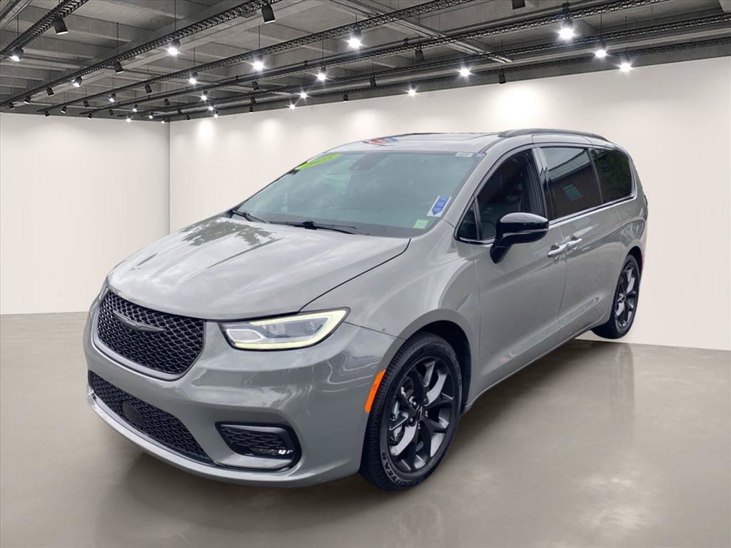Used 2025 Chrysler Pacifica Limited FWD image 3
