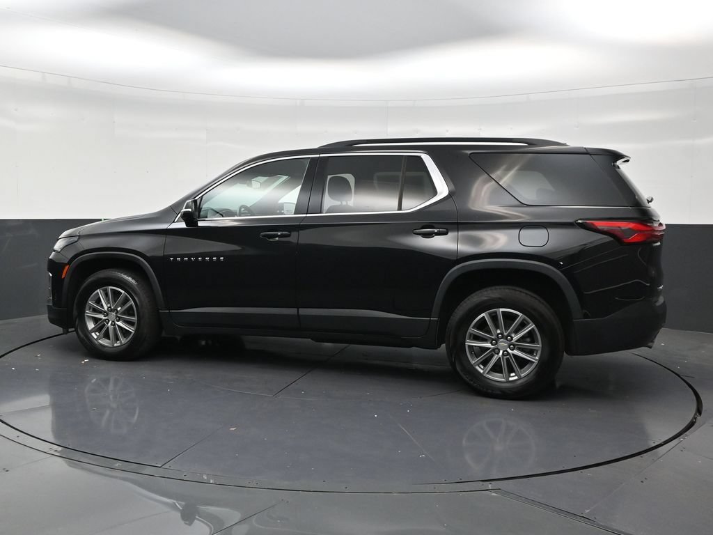 Used 2023 Chevrolet Traverse LT FWD image 2