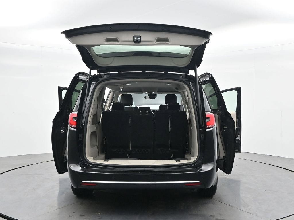 Used 2022 Chrysler Pacifica Touring-L FWD image 42