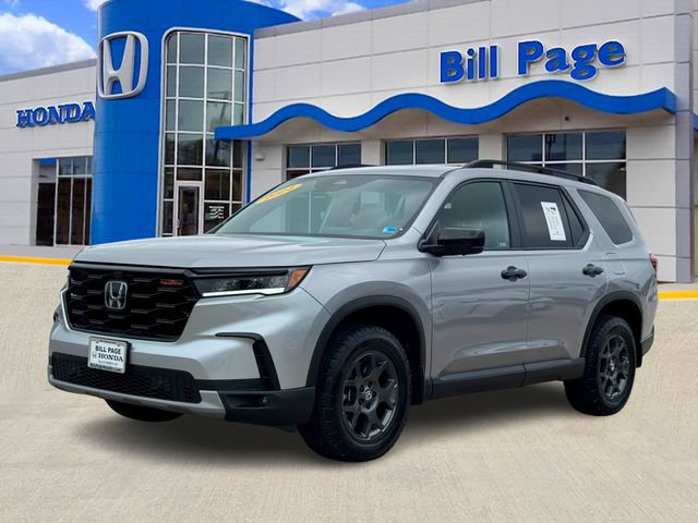Certified 2025 Honda Pilot TrailSport image 2