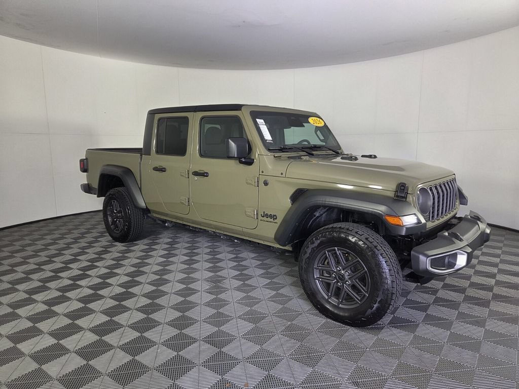 Used 2026 Jeep Gladiator Sport AWD/4WD image 3