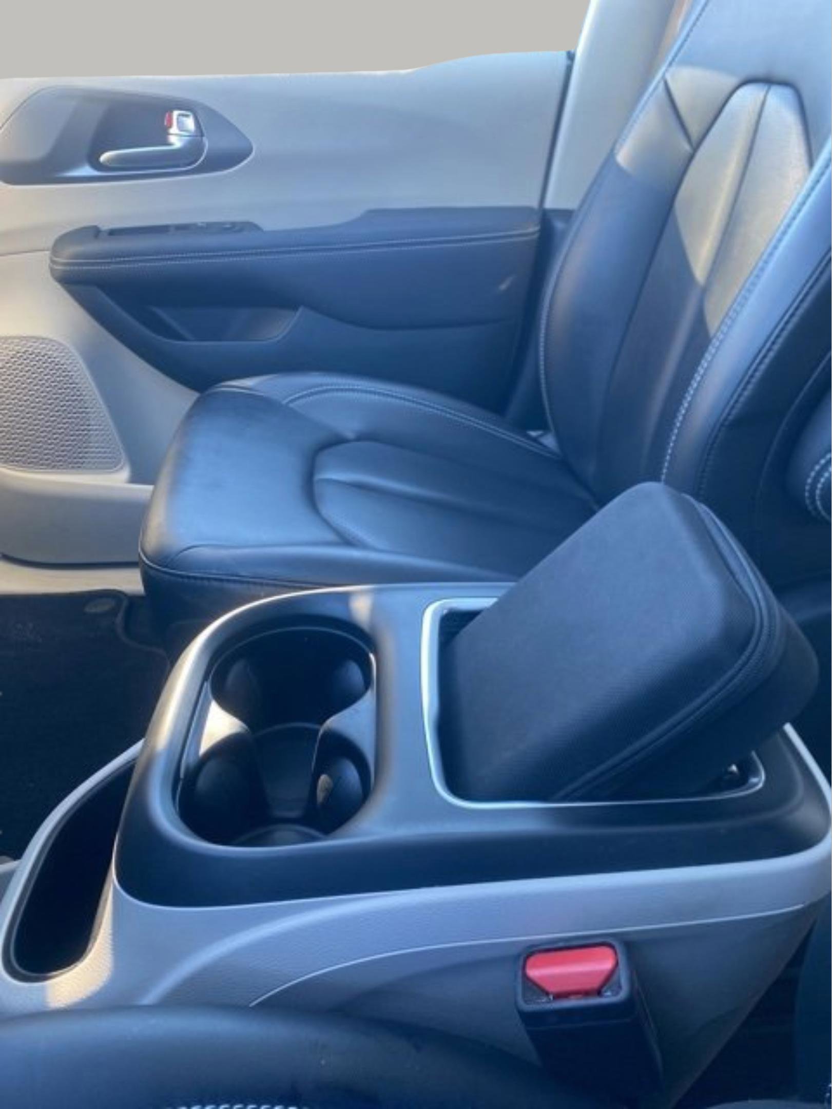 Used 2023 Chrysler Pacifica Touring-L image 29