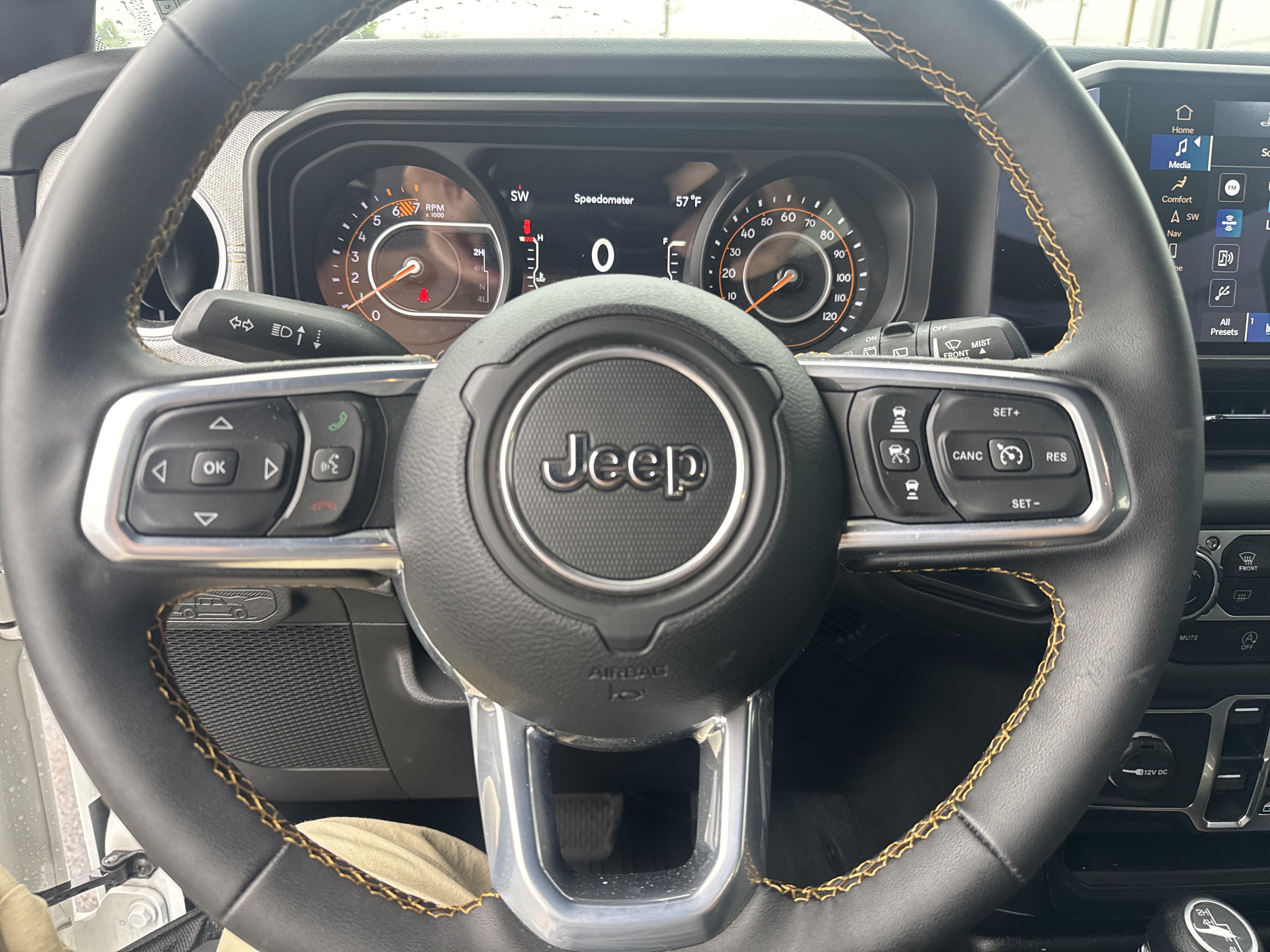 Used 2024 Jeep Wrangler Unlimited Sahara w/ Technology Group AWD/4WD image 17