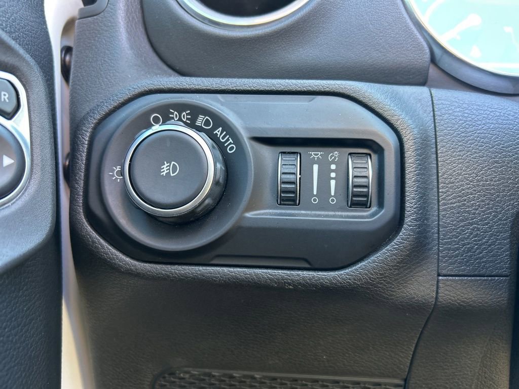 Used 2019 Jeep Wrangler Unlimited Sahara w/ Safety Group image 29