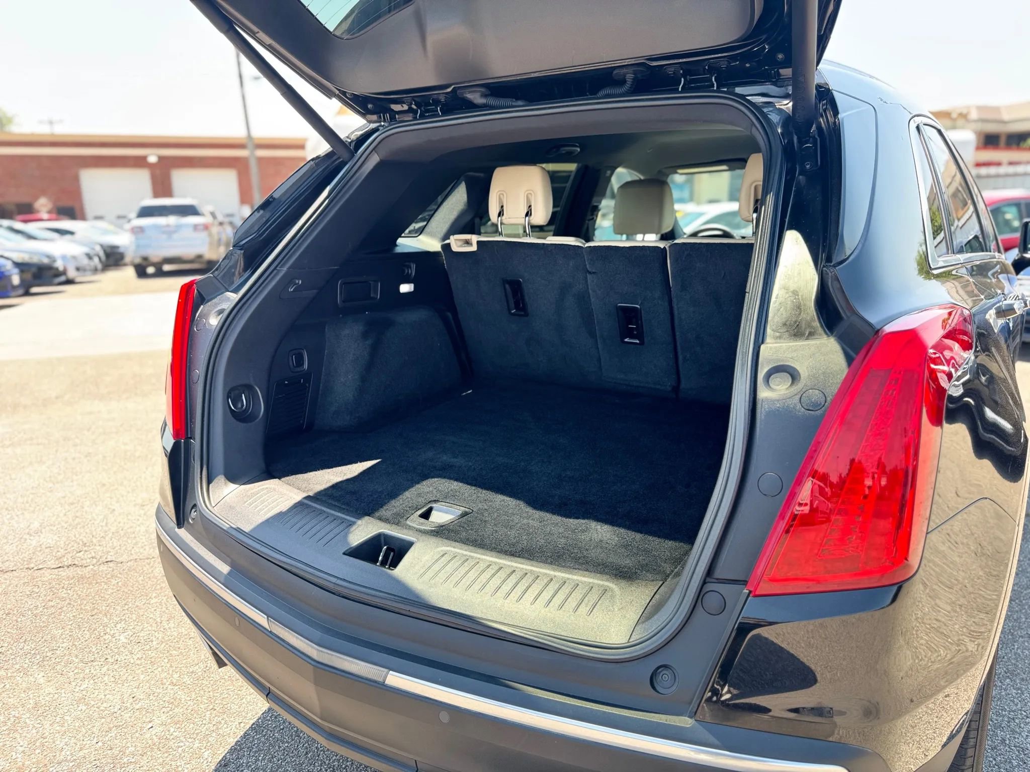 Used 2017 Cadillac XT5 Sport Utility 4D FWD image 16