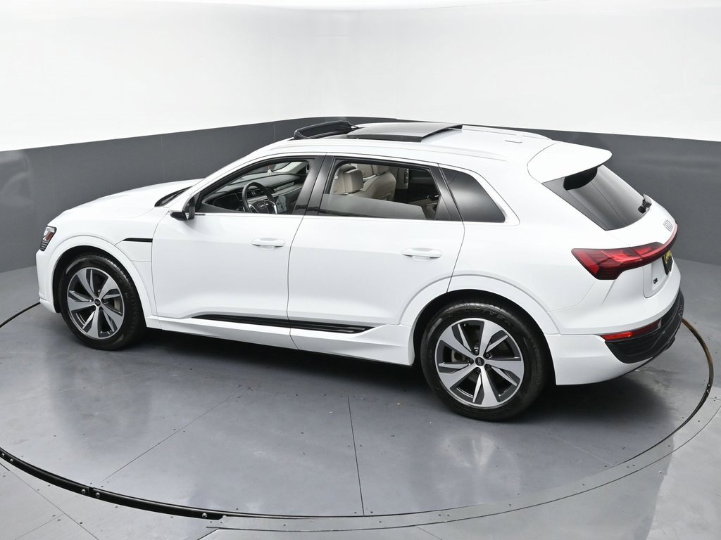 Used 2024 Audi Q8 e-tron Premium image 51