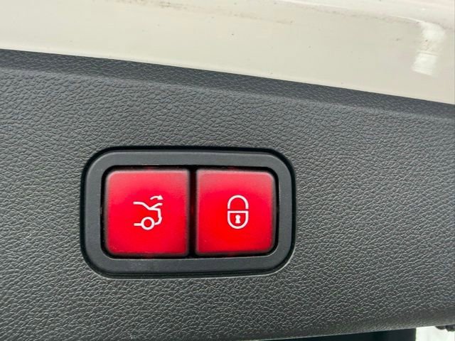 Used 2014 Mercedes-Benz E 350 4MATIC Sedan image 11